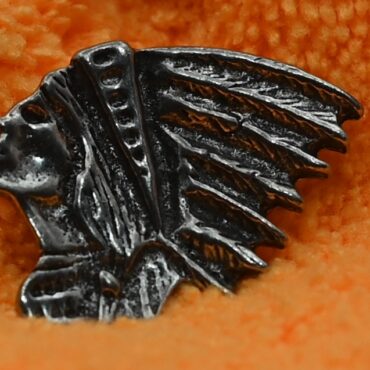 Side facing Indian Chief Pin