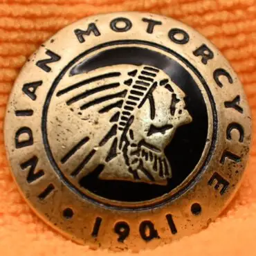 Indian Challenger, Pursuit Rear Gas Tank Bolt Cover